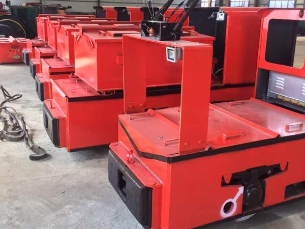 架線電機車：工業(yè)綠色運輸?shù)男聞恿?></div><div   id=